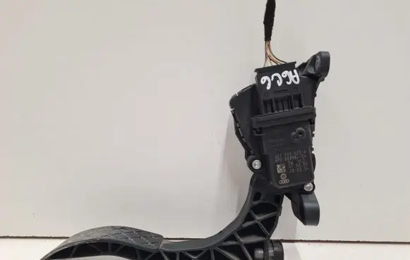 Audi A6 S6 C6 4F Accelerator throttle pedal 4F1723523A 00898404