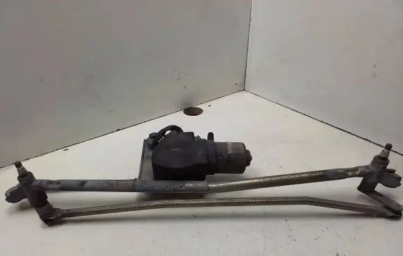 Saab 9-5 Front wiper linkage and motor 