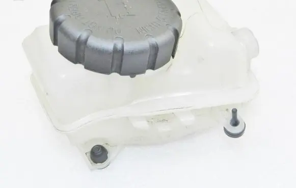 Mercedes-Benz C AMG W205 Coolant expansion tank/reservoir cap A2105010615 A1772000285