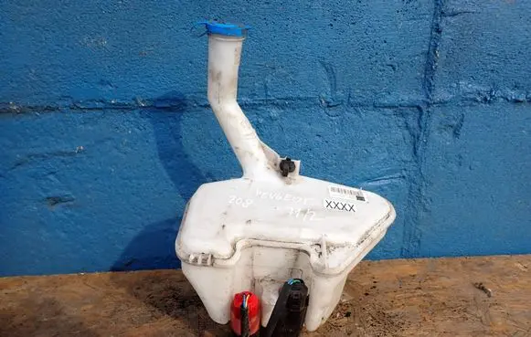 Toyota Yaris Windshield washer fluid reservoir/tank 853100D060