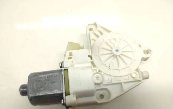 Mercedes-Benz E W212 Front door window regulator motor A2048200242 0130822502