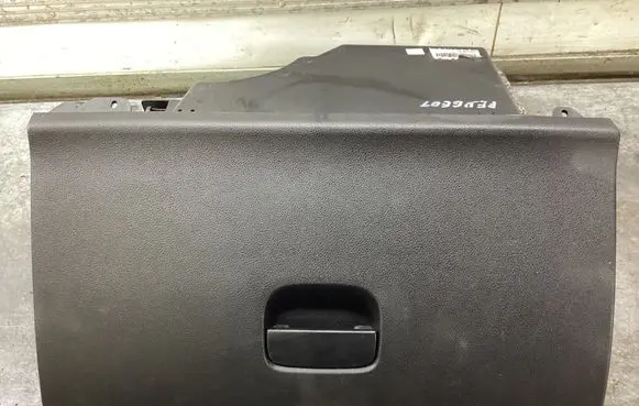 Peugeot 308 Glove box 1005162