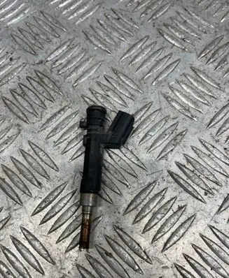 Nissan Juke I F15 Fuel injector 