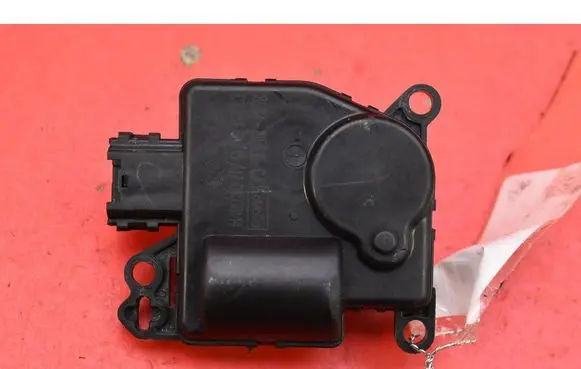 Ford Grand C-MAX Air flap motor/actuator 8L8419E616CA