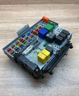Opel Astra G Fuse box set 24412497