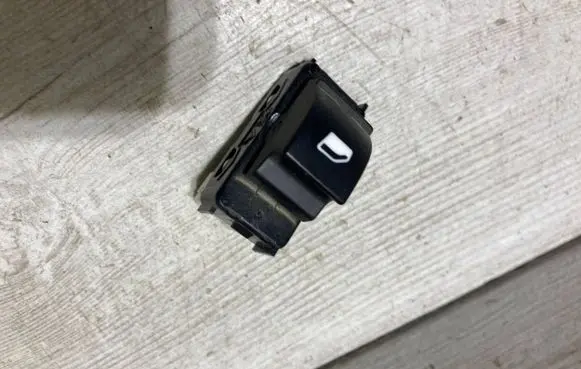 Opel Crossland X Electric window control switch 13483539