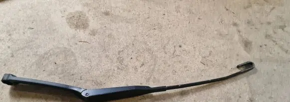 BMW 3 E36 Front wiper blade arm 61618357209