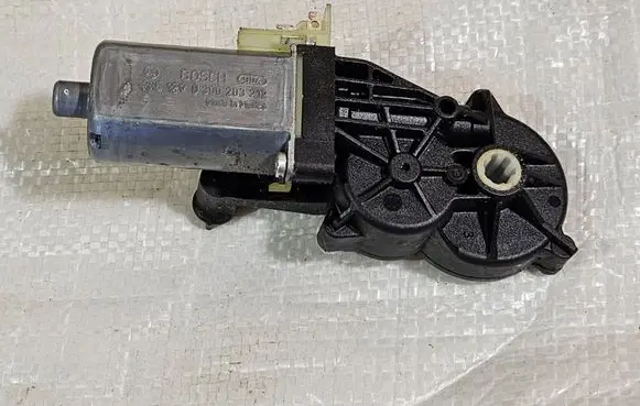Mercedes-Benz GL X164 Seat adjustment motor 0390203212