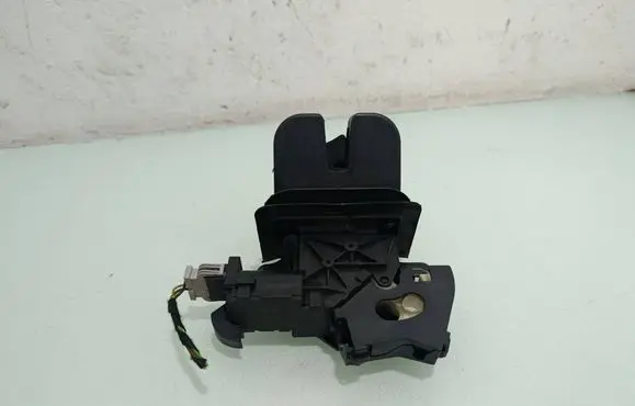 Audi A6 S6 C6 4F Tailgate/trunk/boot lock/catch/latch 8P4827505B
