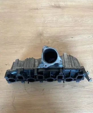 Volkswagen Scirocco Intake manifold 1024113S01