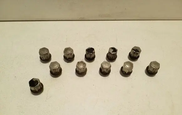 Land Rover Evoque I Nuts/bolts 