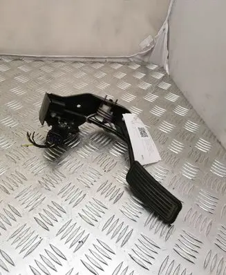 Toyota Avensis T250 Accelerator throttle pedal