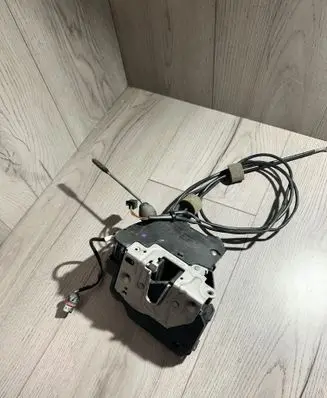 Mercedes-Benz CLK AMG A209 C209 Front door lock 2097200135