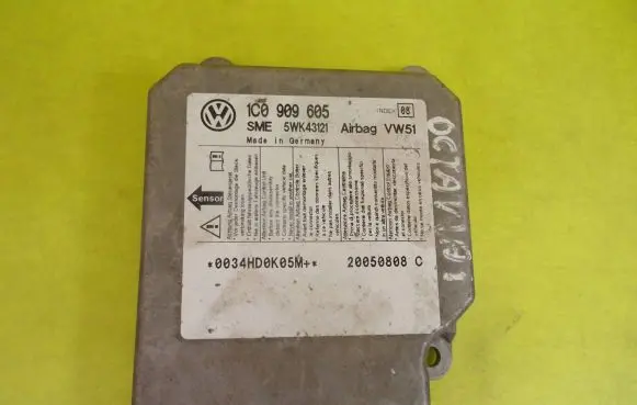 Skoda Octavia Mk1 (1U) Airbag control unit/module 1C0909605