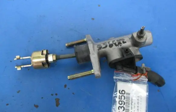 Toyota Yaris Verso Clutch master cylinder