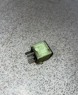 BMW 5 E39 Other relay 8373700