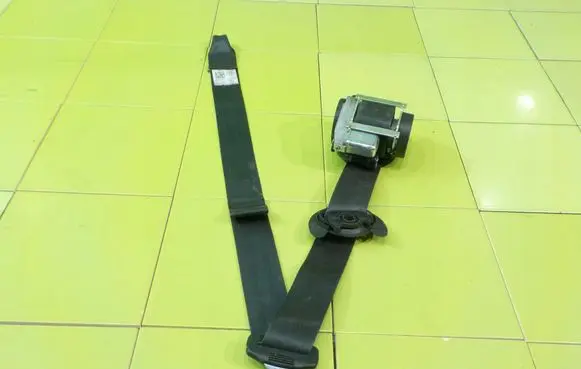 Volkswagen Scirocco Front seatbelt 1K8857705A BEZPIECZENSTWA