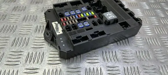 Jaguar XF X250 Fuse module 9X2314B476AD 73409725
