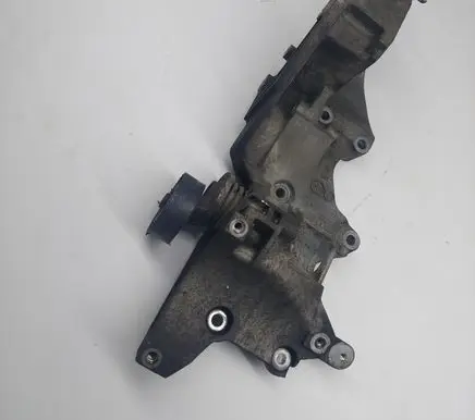 Seat Altea XL Generator/alternator bracket 03L903143Q
