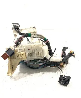 Toyota Yaris Fuse box set 8273052700