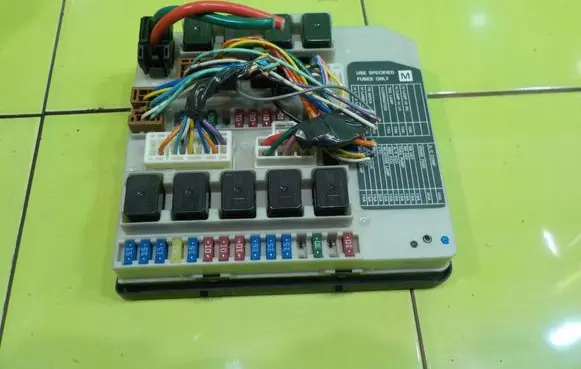 Nissan X-Trail T31 Fuse box set BEZPIECZNIKOW WP209