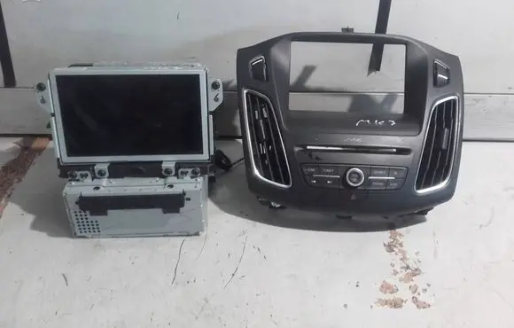 Ford Focus Radio/CD/DVD/GPS head unit DM5T14F239AR F1BT18C815LK