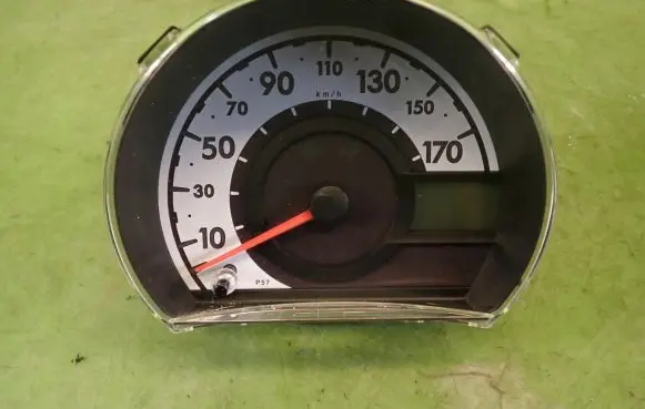 Peugeot 107 Speedometer (instrument cluster)