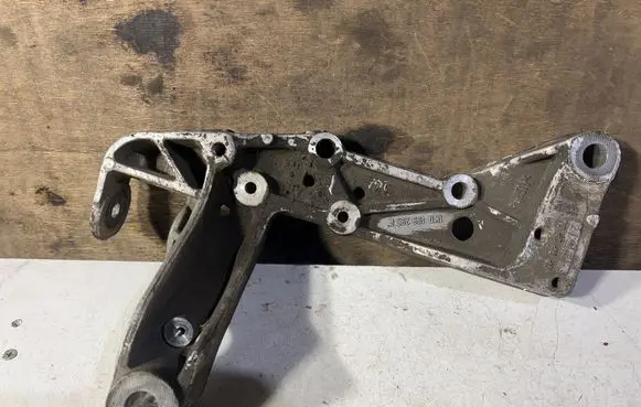 Audi A3 S3 8P Engine mounting bracket 1K0199295E
