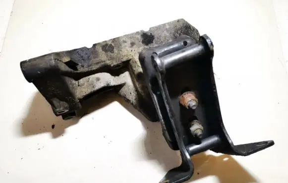 Iveco Daily 6th gen Engine mounting bracket F1042A