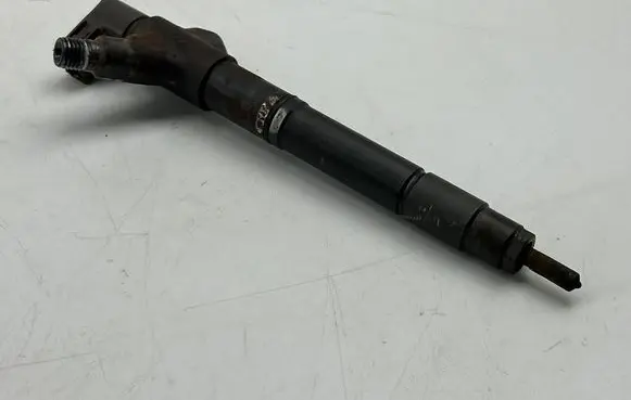 Toyota Verso Fuel injector 236700R100