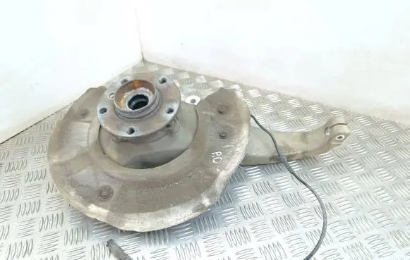 BMW 5 F10 F11 Front wheel hub 6850154