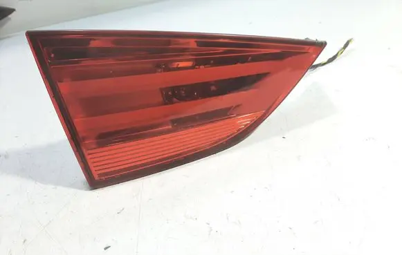 Tailgate rear/tail lights