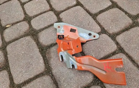 Opel Corsa F Fender mounting bracket 39181718