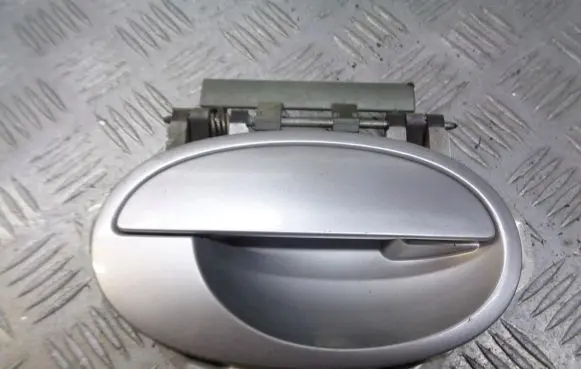 Opel Corsa C Front door exterior handle/bracket 