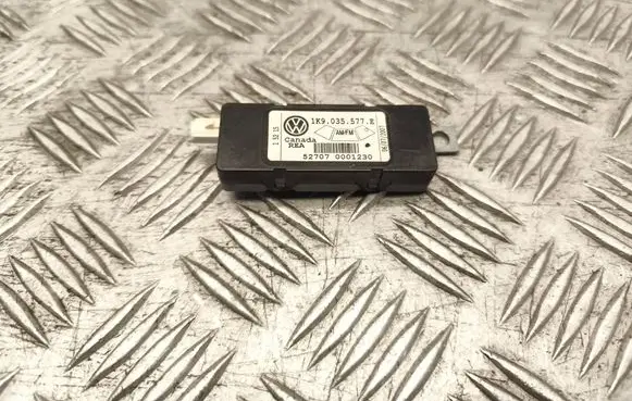 Volkswagen Golf V Aerial antenna amplifier 1K9035577E