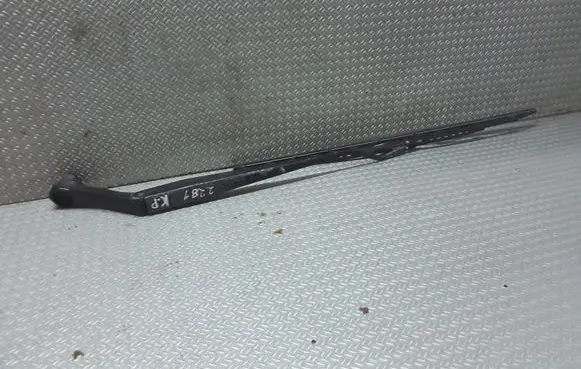 Front wiper blade arm