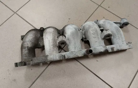 Volvo C30 Intake manifold 30650092