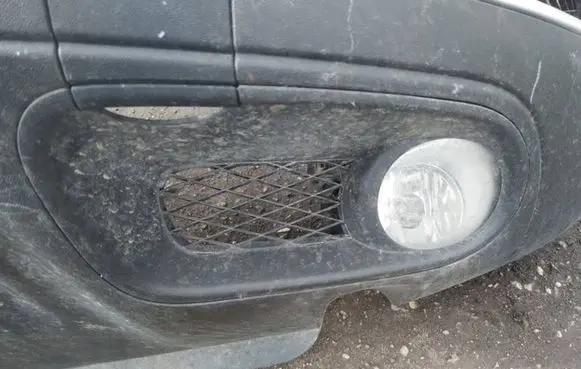 Volkswagen Touareg I Front bumper lower grill