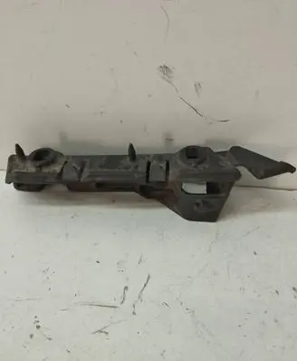 Front bumper mounting bracket