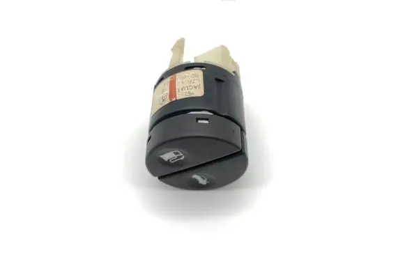 Jaguar XK8 - XKR Tailgate/boot open switch button LJA6255AB