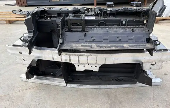 Opel Mokka B Radiator support slam panel 
