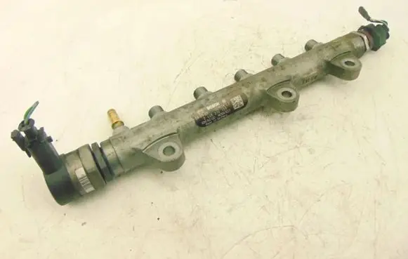 Renault Megane I Fuel injector supply line/pipe 