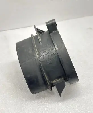 BMW 5 E39 Mass air flow meter 7787076 0928400468