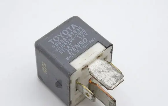 Toyota Avensis T250 Other relay 9008087030 AH1567002900