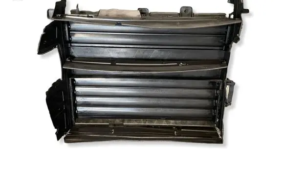 Peugeot 208 II Front bumper upper radiator grill 983101380