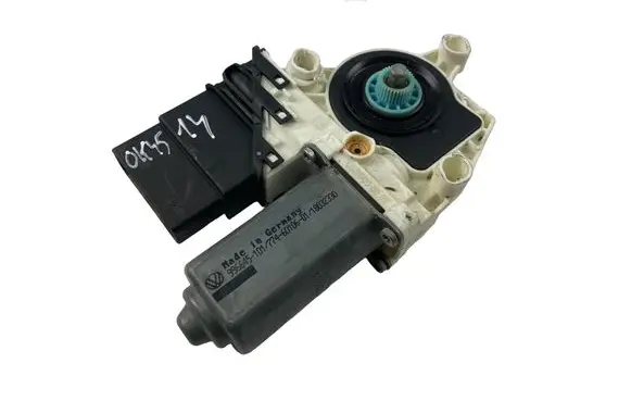 Skoda Octavia Mk2 (1Z) Rear door window regulator motor 996645101