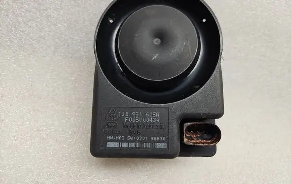 Volkswagen Touareg I Alarm system siren 1J0951605A