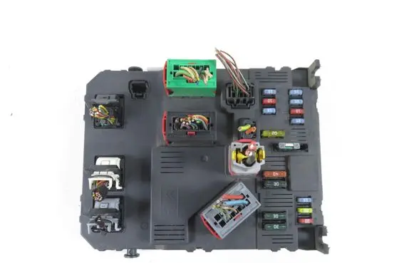 Peugeot 206 Central body control module 9657999780 S118085220F