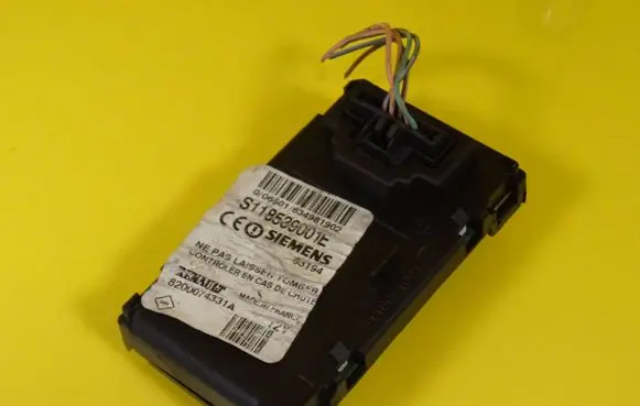 Renault Megane II Ignition lock 8200074331A