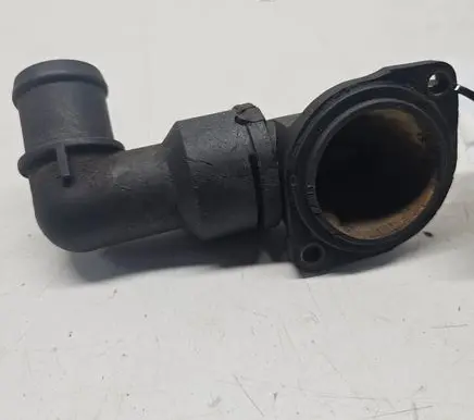 Volkswagen Golf III Engine coolant pipe/hose 037121121A